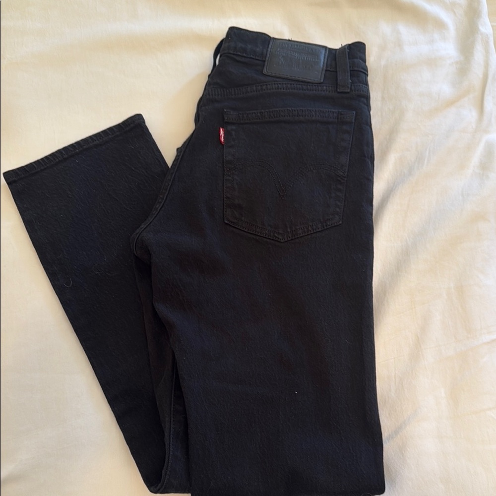 Levi’s wedgie straight denim, size 24